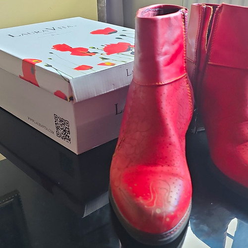 Laura vita agathe 300 red - agathe,