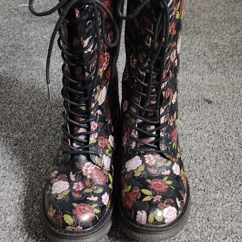 Pavers women floral - pavers,