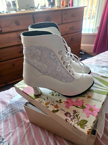 White lace ankle bootie - lace-up,