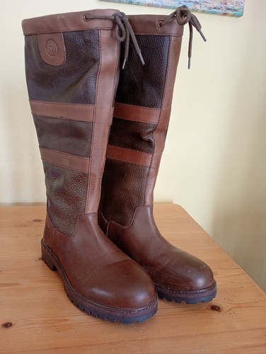 Sturdy leather boots - , size