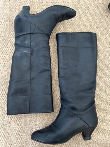 Vintage black leather knee