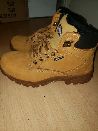 Ladies safety boots